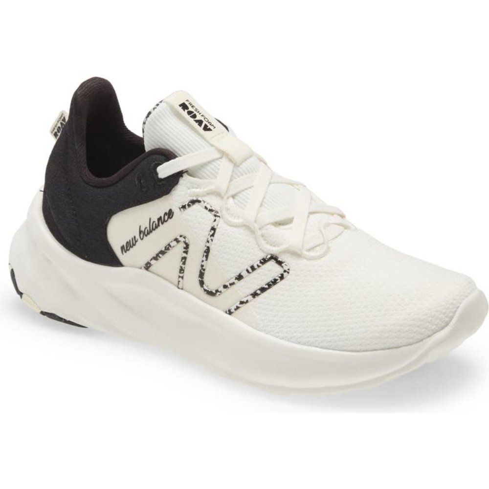 NEW BALANCE Fresh Foam WROAVV2 Sneakers.  Marked 8 1/2 but feels more like an 8!